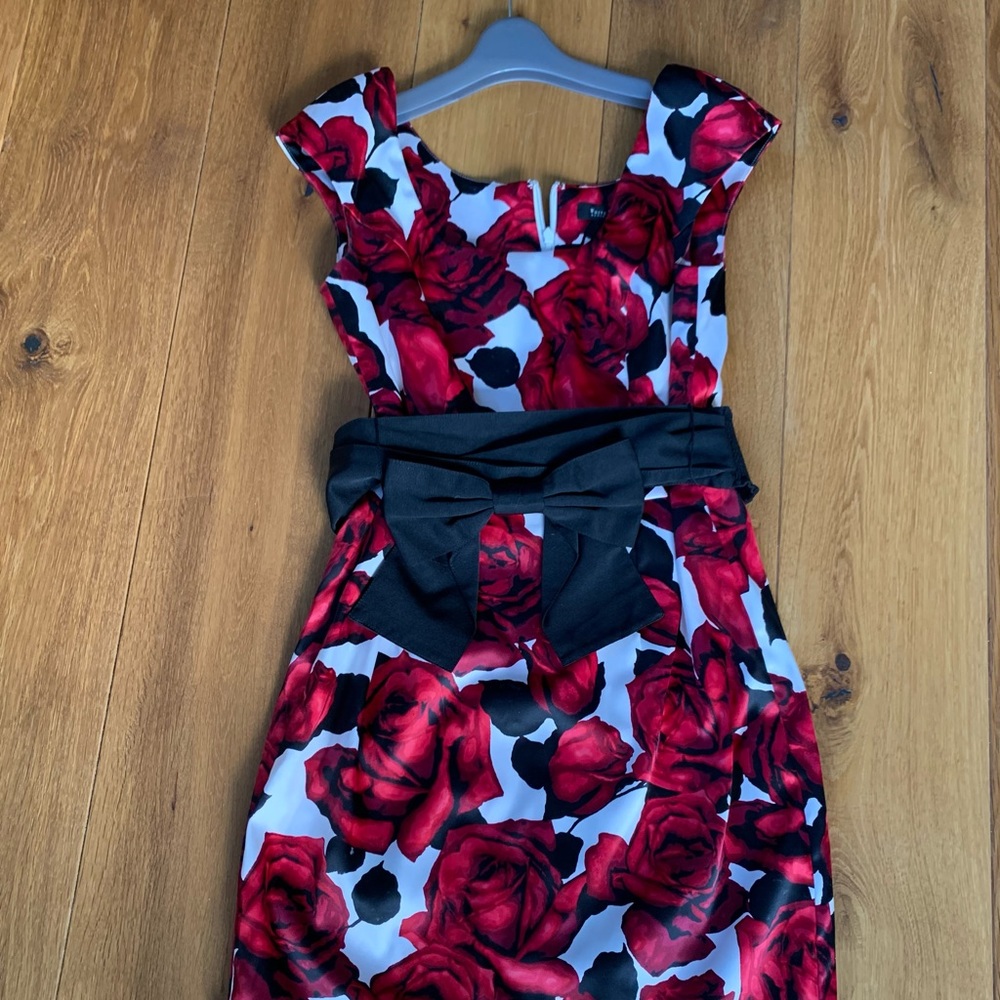 White House Black Market Dressy Red-Bold Red Roses